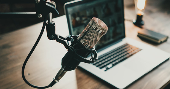 microphone in podcast recording studio