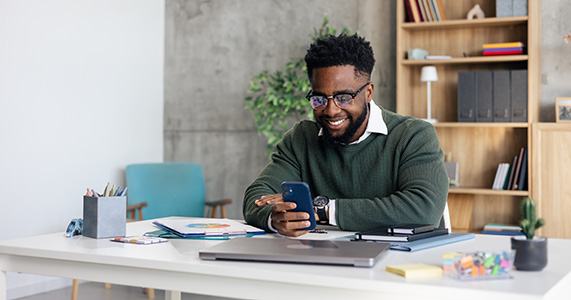 employee using ITA Group recognition technology on mobile phone